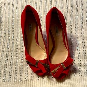 GUESS Red Peep-Toe Bow Pumps - Women's
